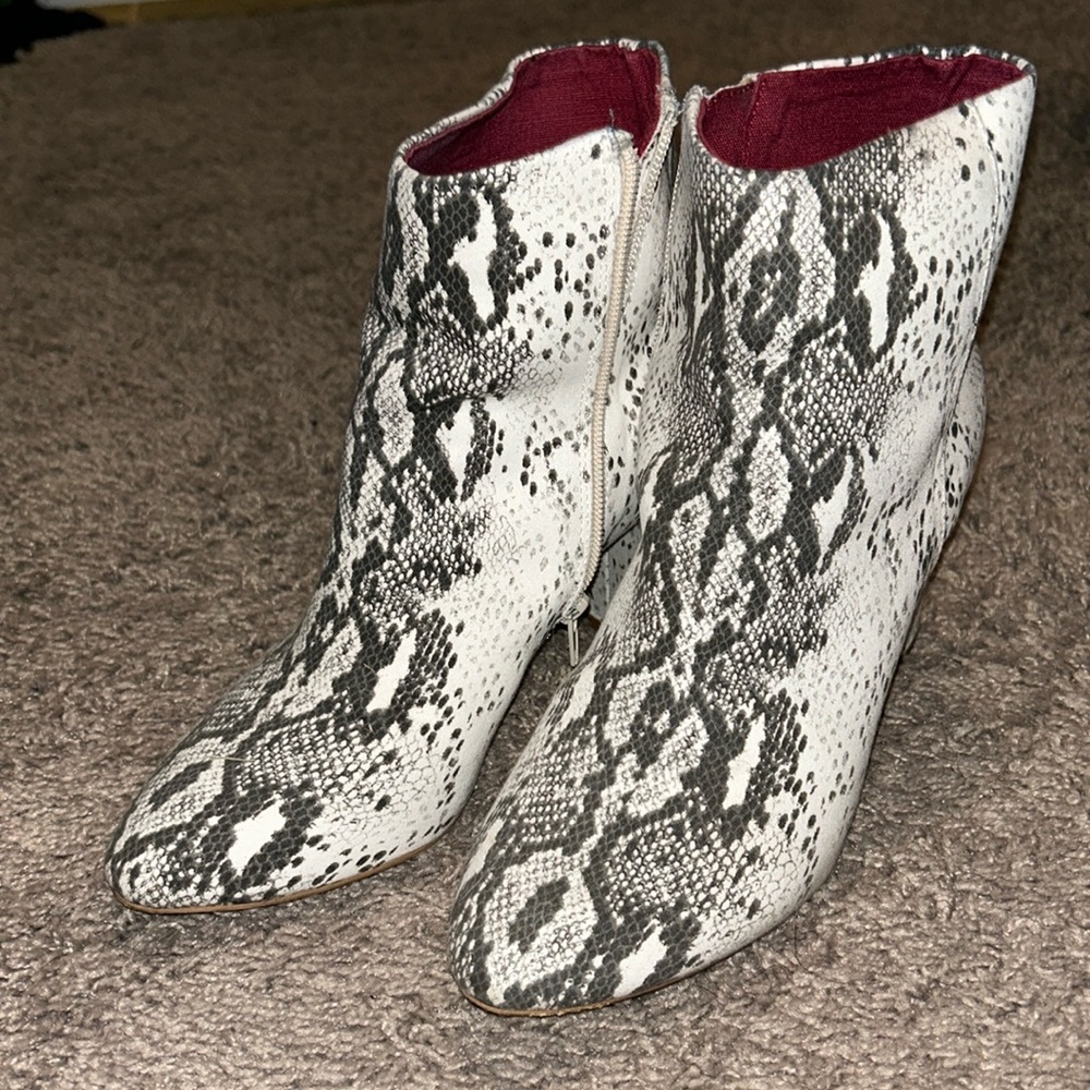 White Snakeskin-print booties. Size 9. Used but great condition